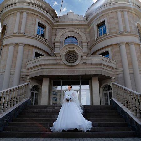 Hotel Royal Bv Ustʼ-Kamenogorsk Exterior foto