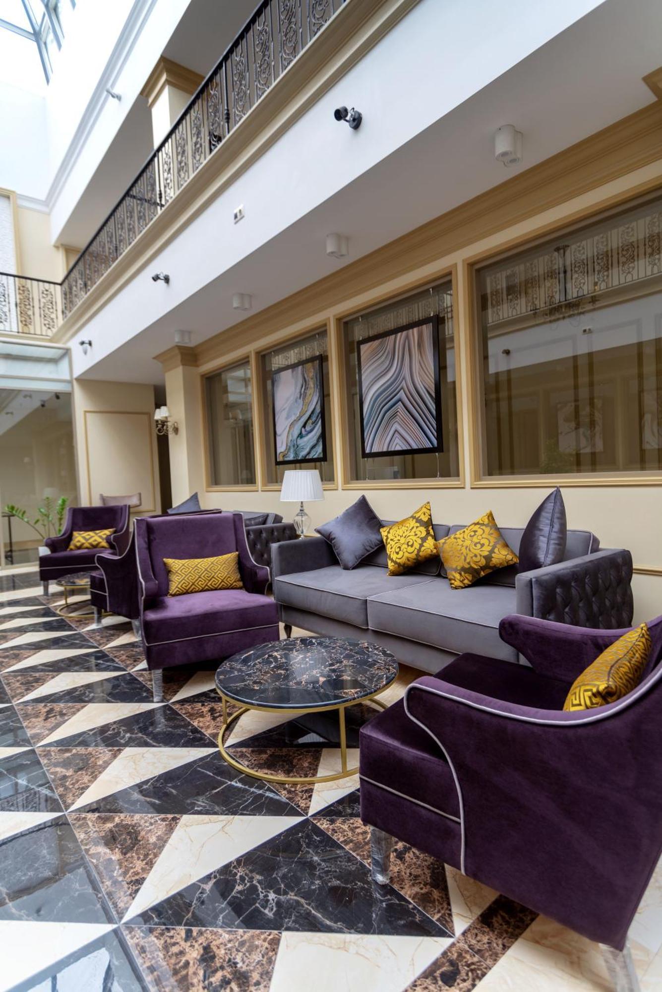 Hotel Royal Bv Ustʼ-Kamenogorsk Exterior foto
