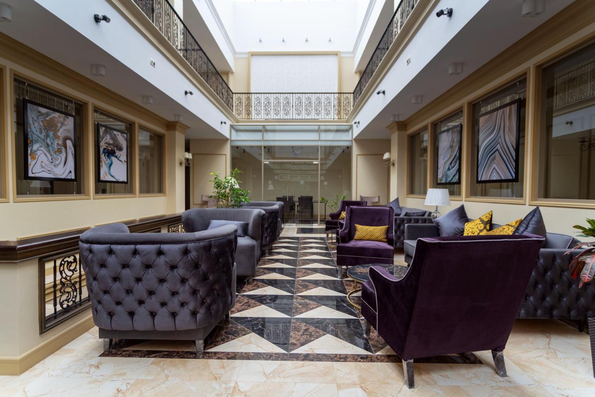 Hotel Royal Bv Ustʼ-Kamenogorsk Exterior foto