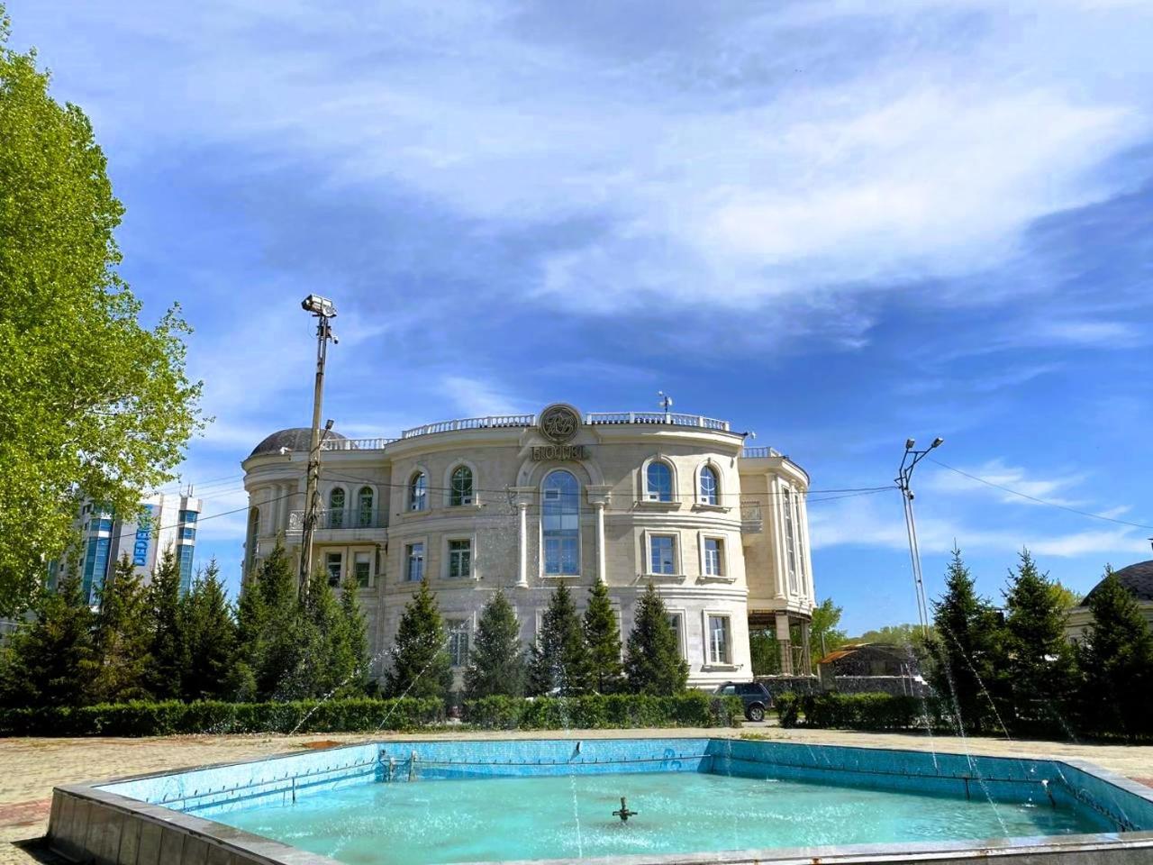 Hotel Royal Bv Ustʼ-Kamenogorsk Exterior foto
