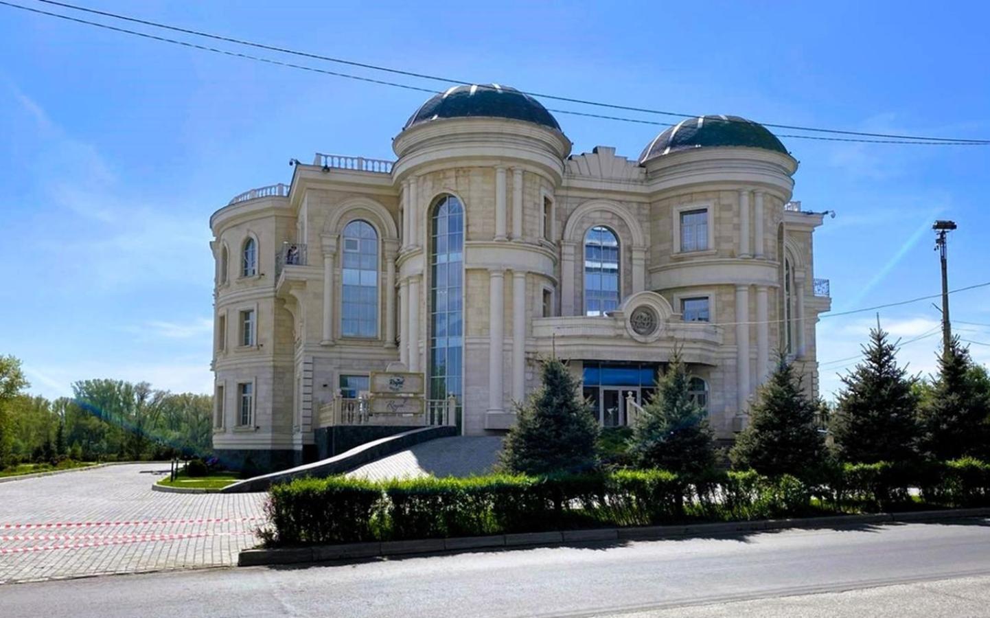 Hotel Royal Bv Ustʼ-Kamenogorsk Exterior foto
