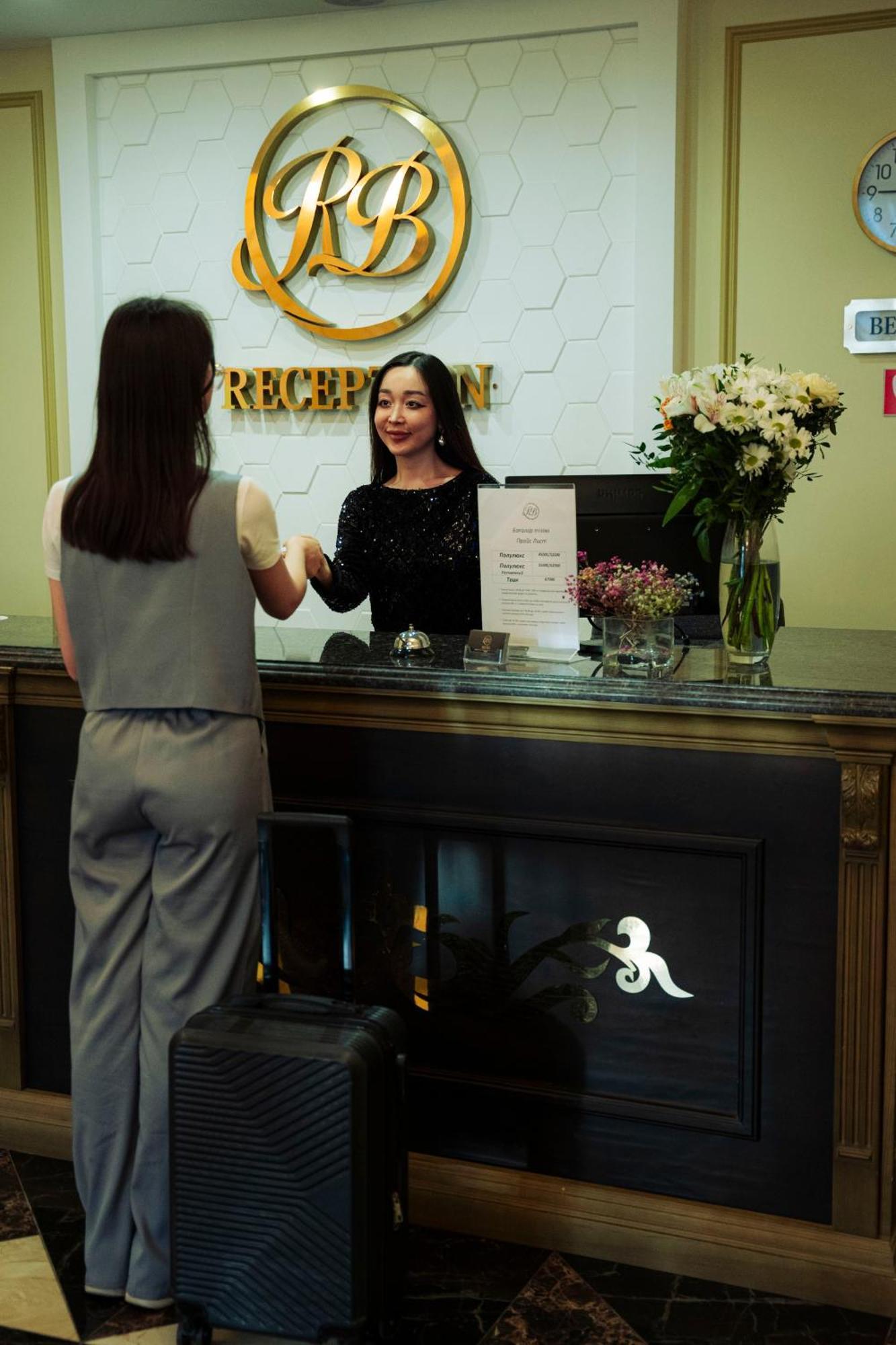 Hotel Royal Bv Ustʼ-Kamenogorsk Exterior foto