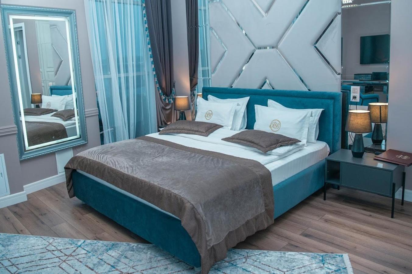 Hotel Royal Bv Ustʼ-Kamenogorsk Exterior foto