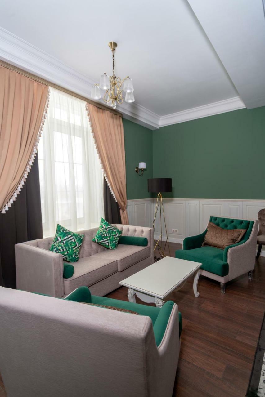 Hotel Royal Bv Ustʼ-Kamenogorsk Exterior foto