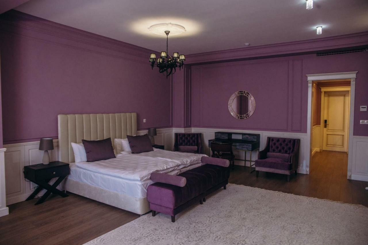 Hotel Royal Bv Ustʼ-Kamenogorsk Exterior foto